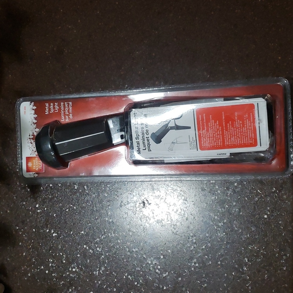 Model # GL005-1.Outdoor metal spike light with aluminum casting and stake.